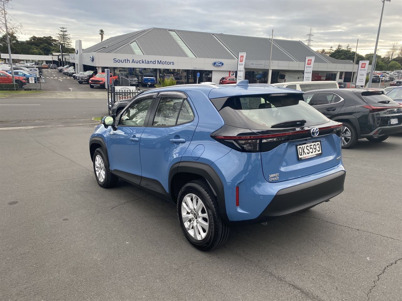 Vehicle image 5