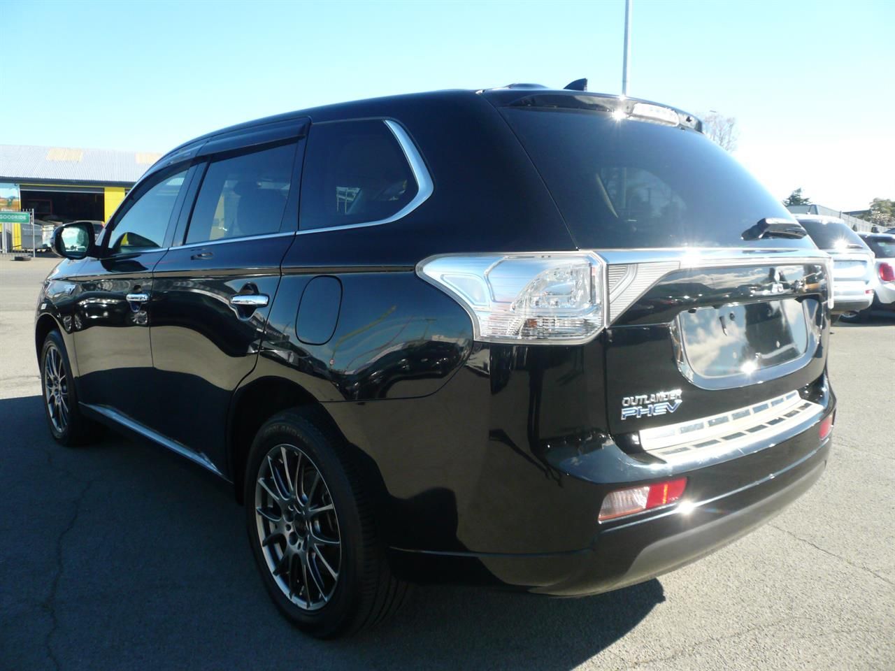 Vehicle image 4