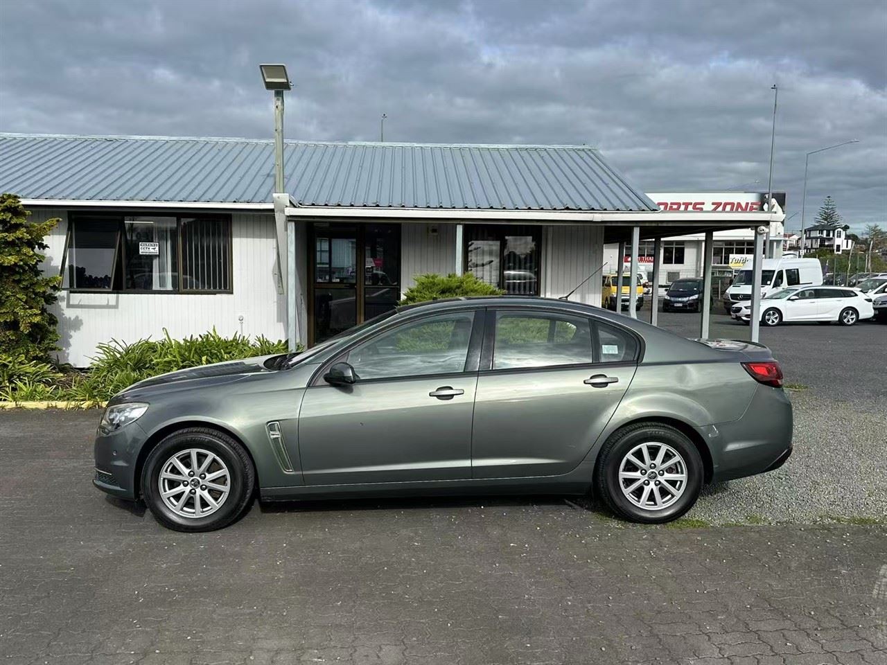 Vehicle image 3
