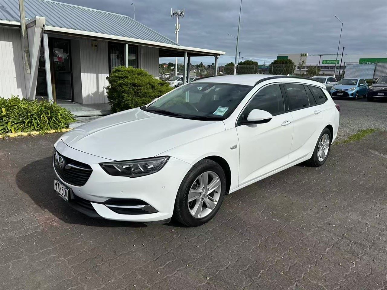 Vehicle image 3