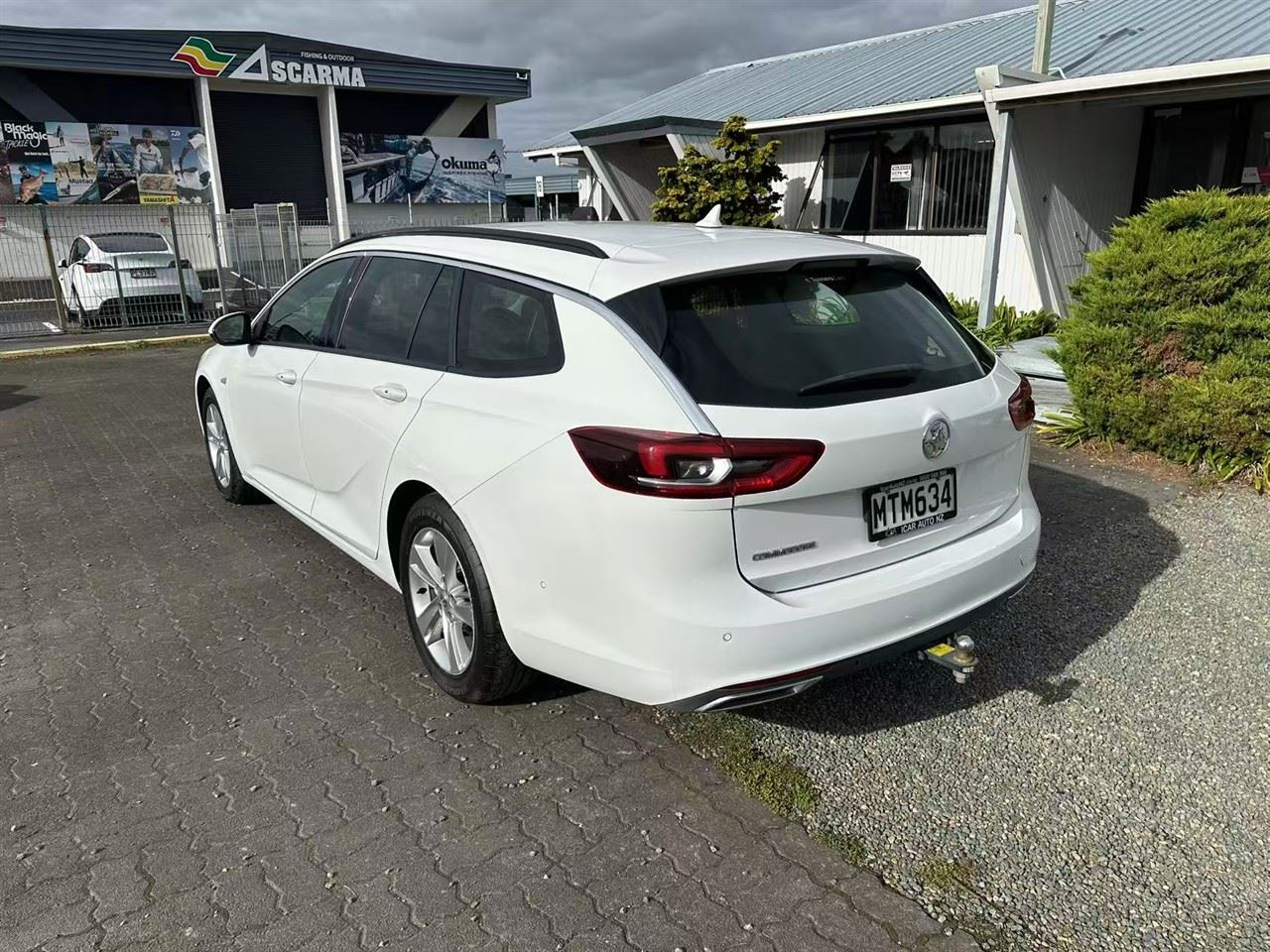 Vehicle image 5