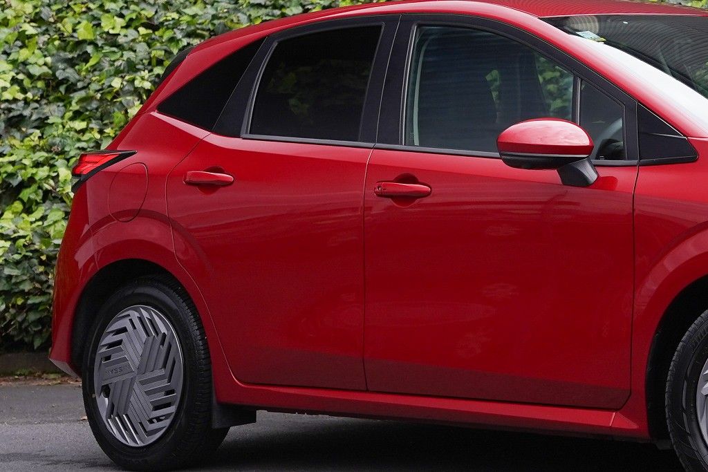 Vehicle image 5