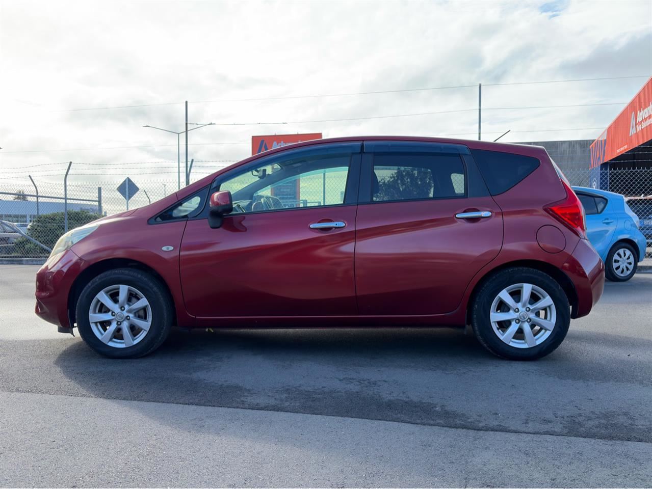 Vehicle image 5