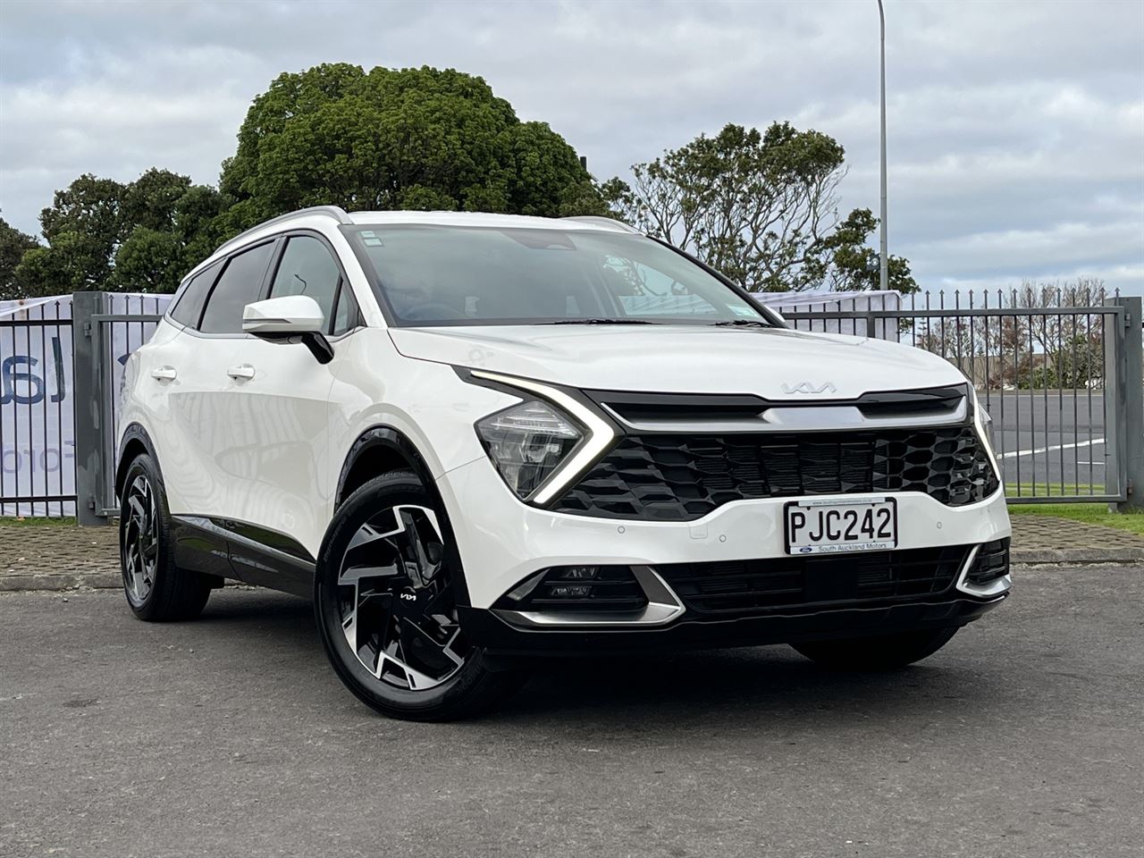 Vehicle image 3