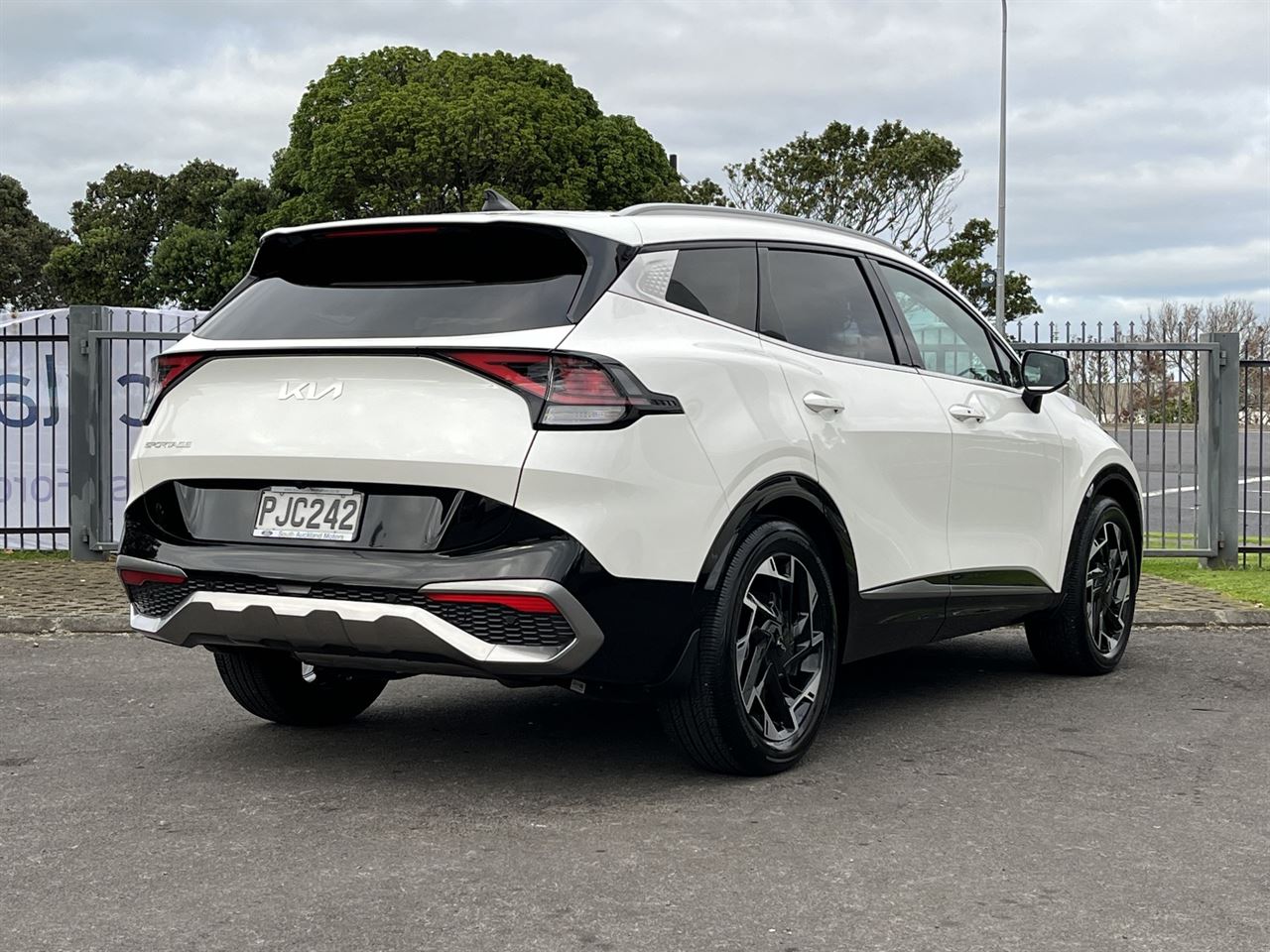Vehicle image 5