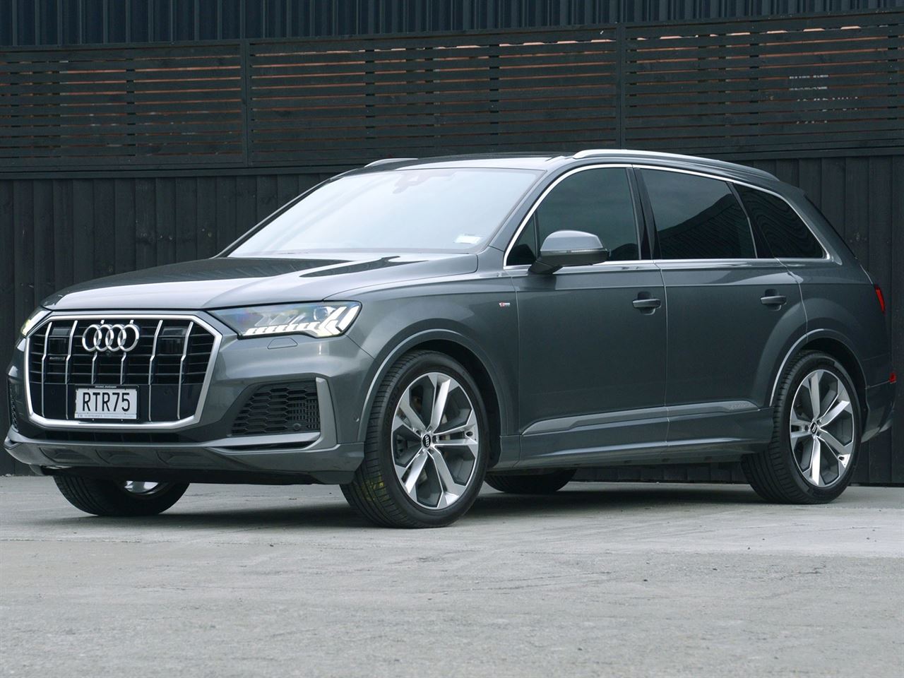 Vehicle image 5