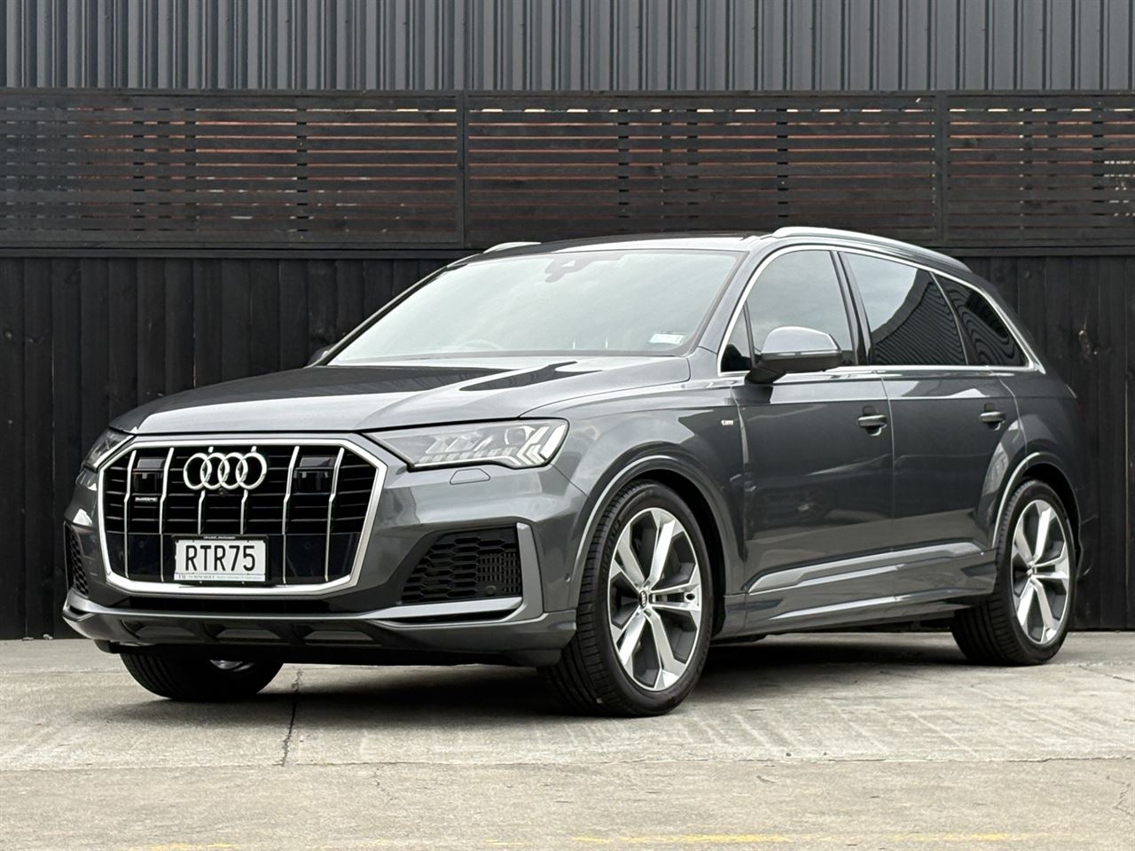 Vehicle image 5
