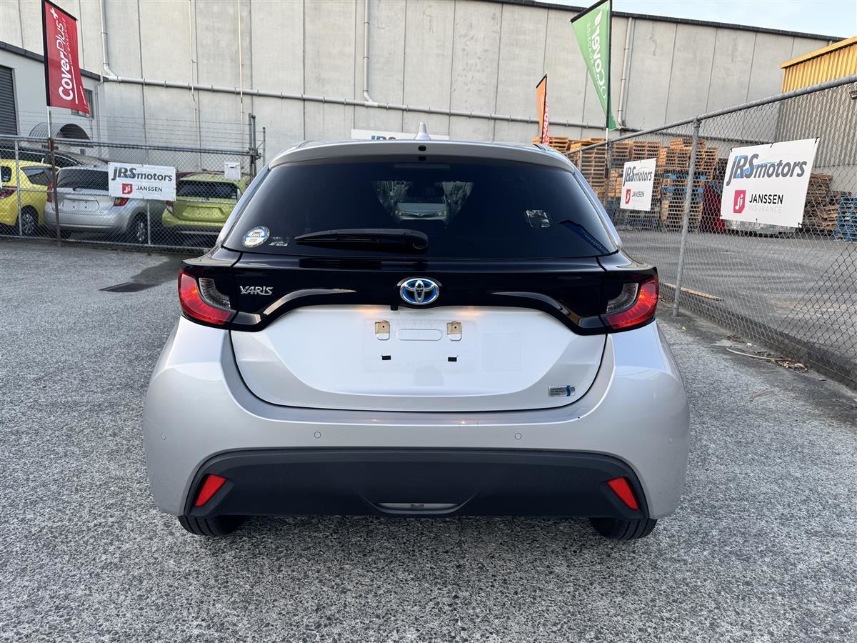 Vehicle image 5