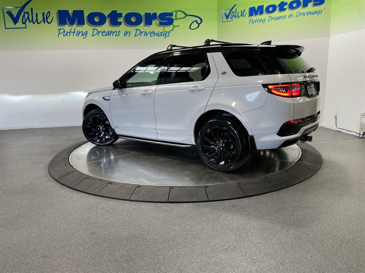 Vehicle image 5
