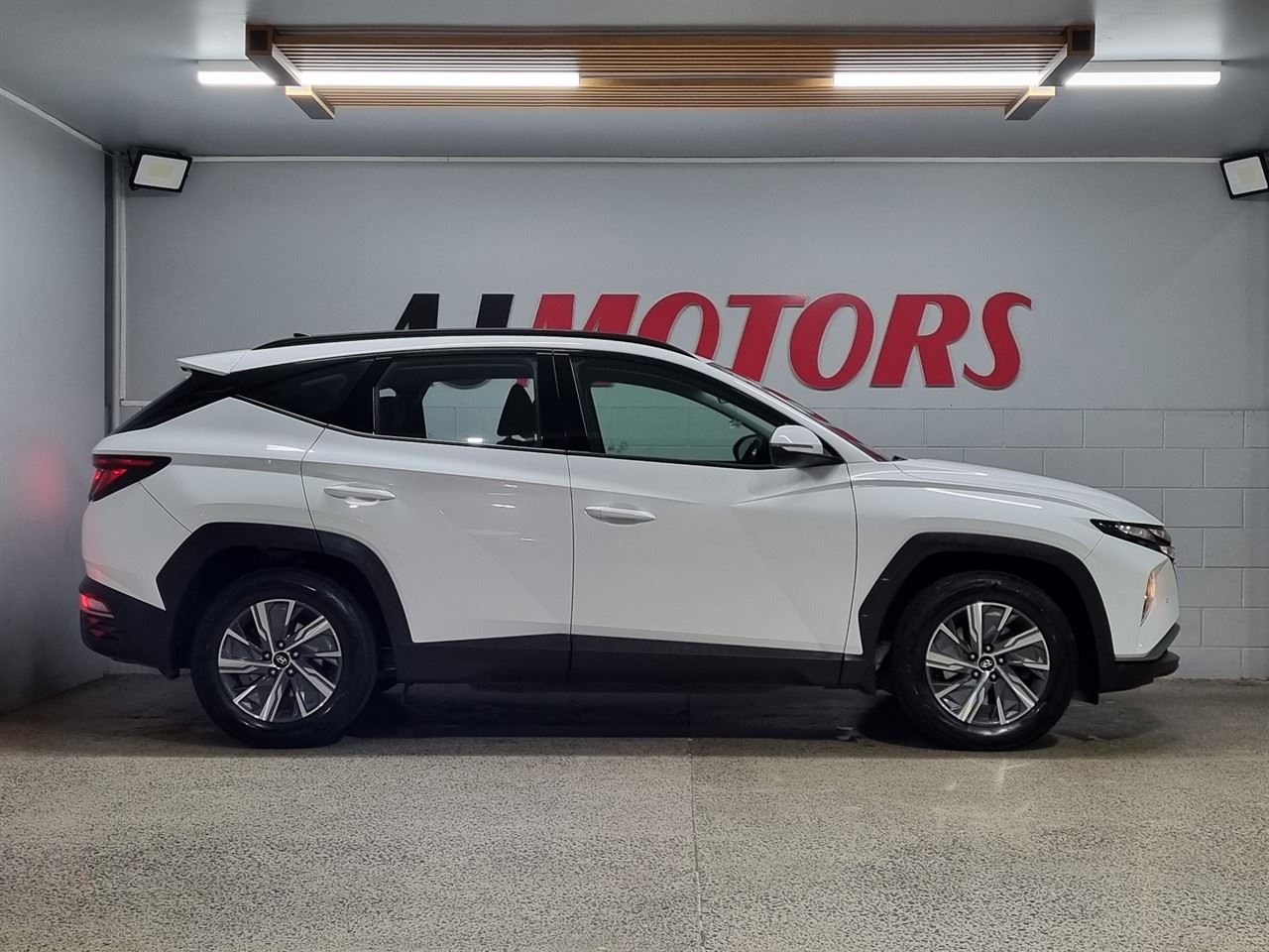 Vehicle image 5