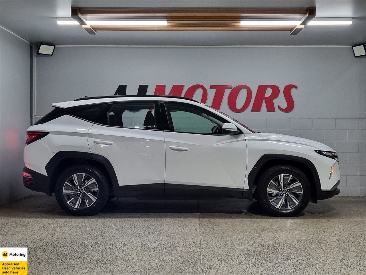 Vehicle image 5