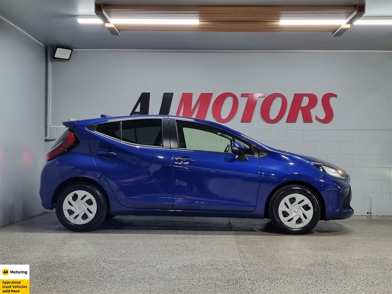 Vehicle image 5