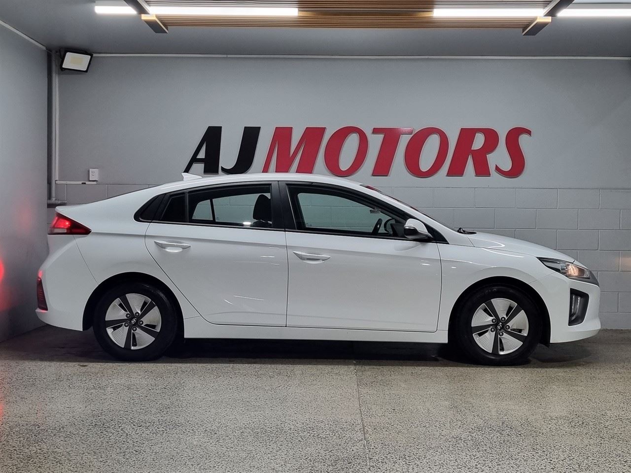 Vehicle image 5