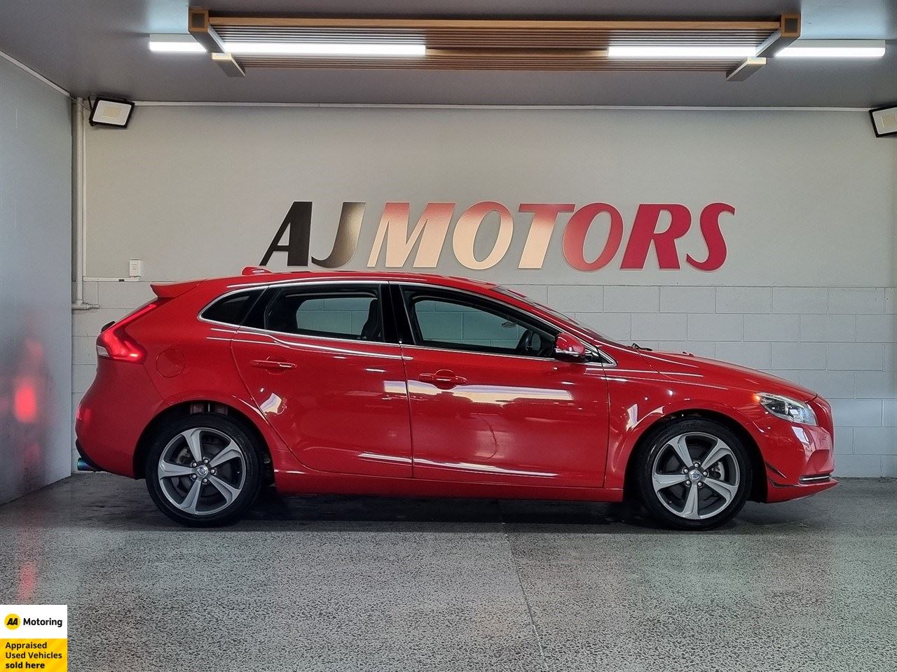 Vehicle image 5
