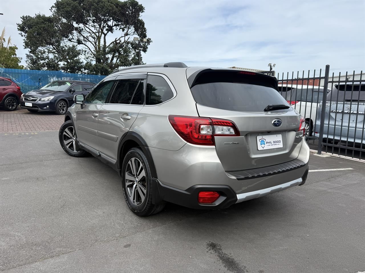 Vehicle image 4
