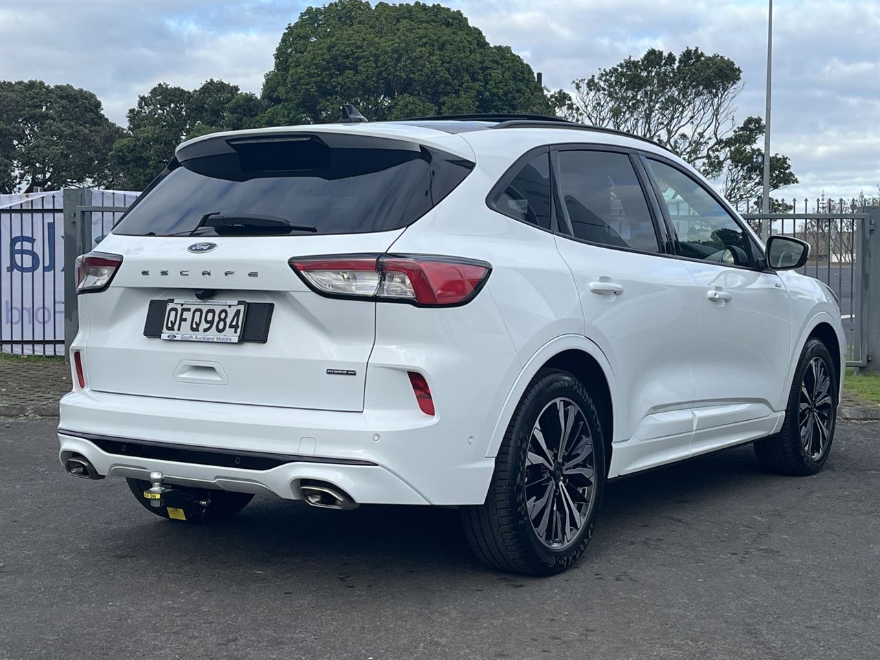 Vehicle image 5