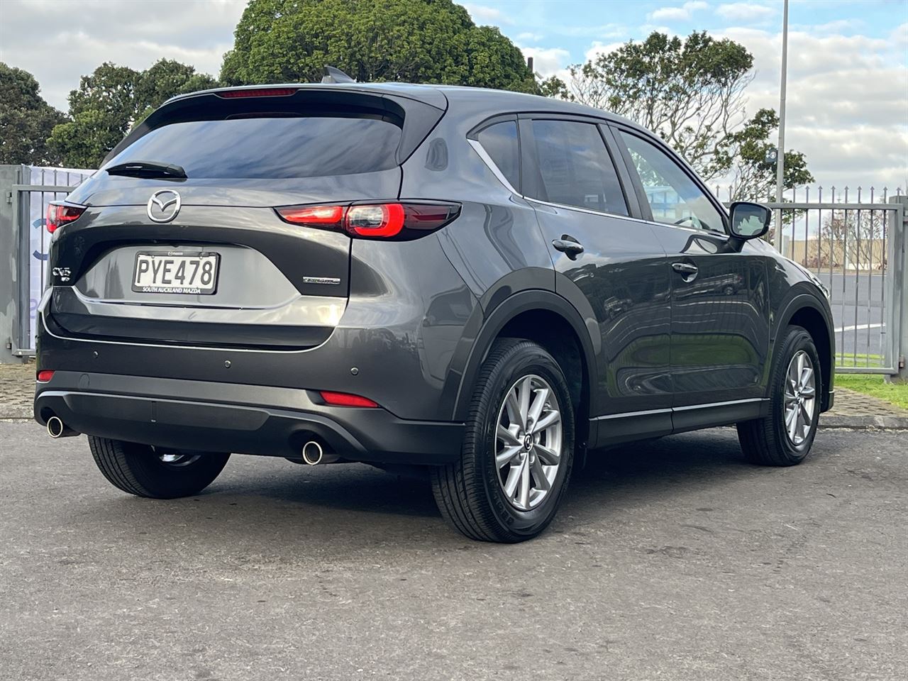Vehicle image 5