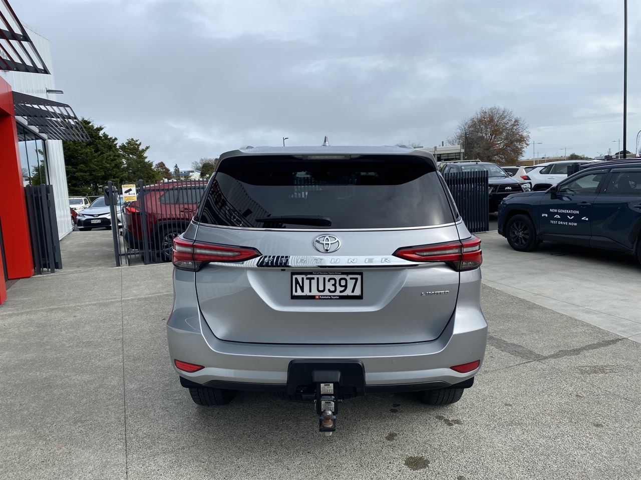Vehicle image 5