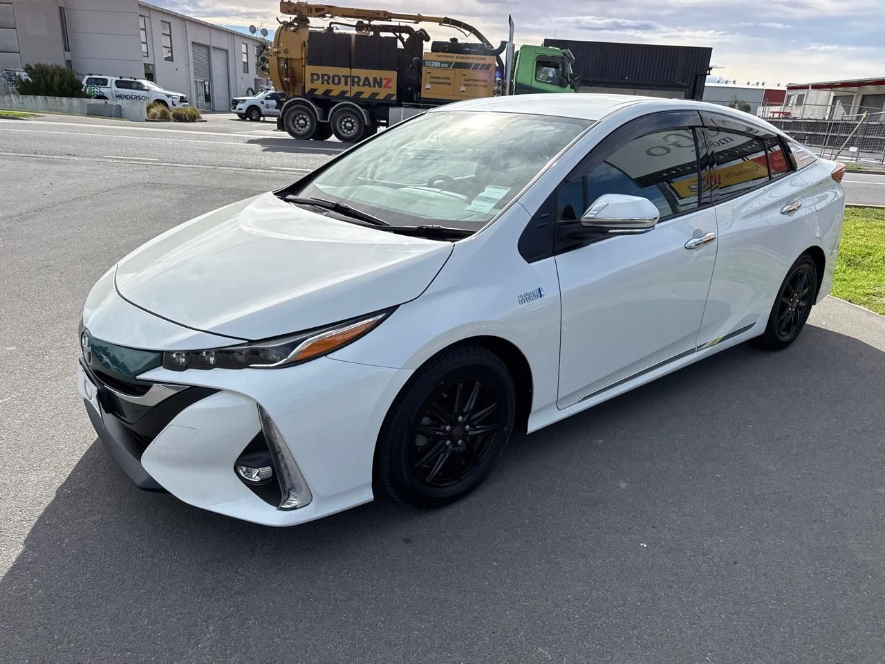Vehicle image 4