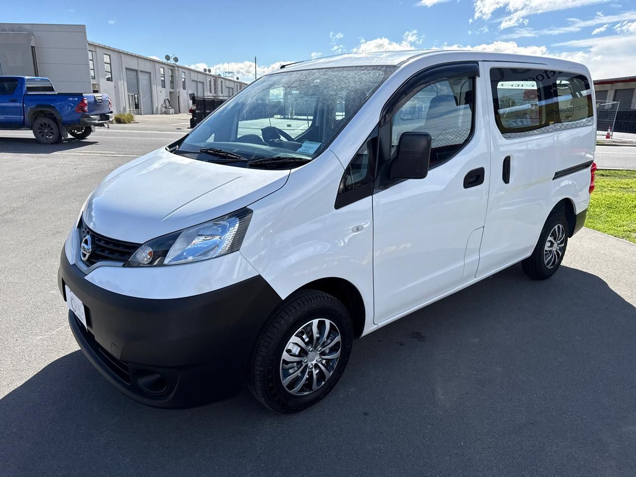 Vehicle image 4