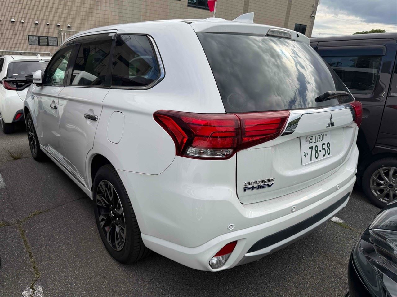 Vehicle image 3