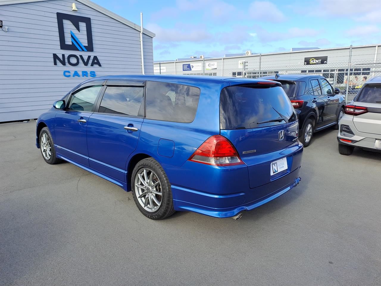 Vehicle image 5