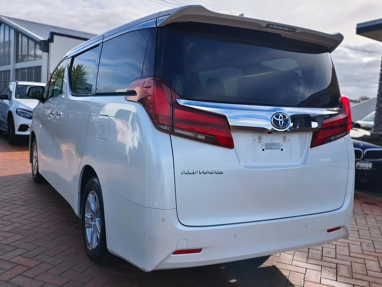 Vehicle image 5