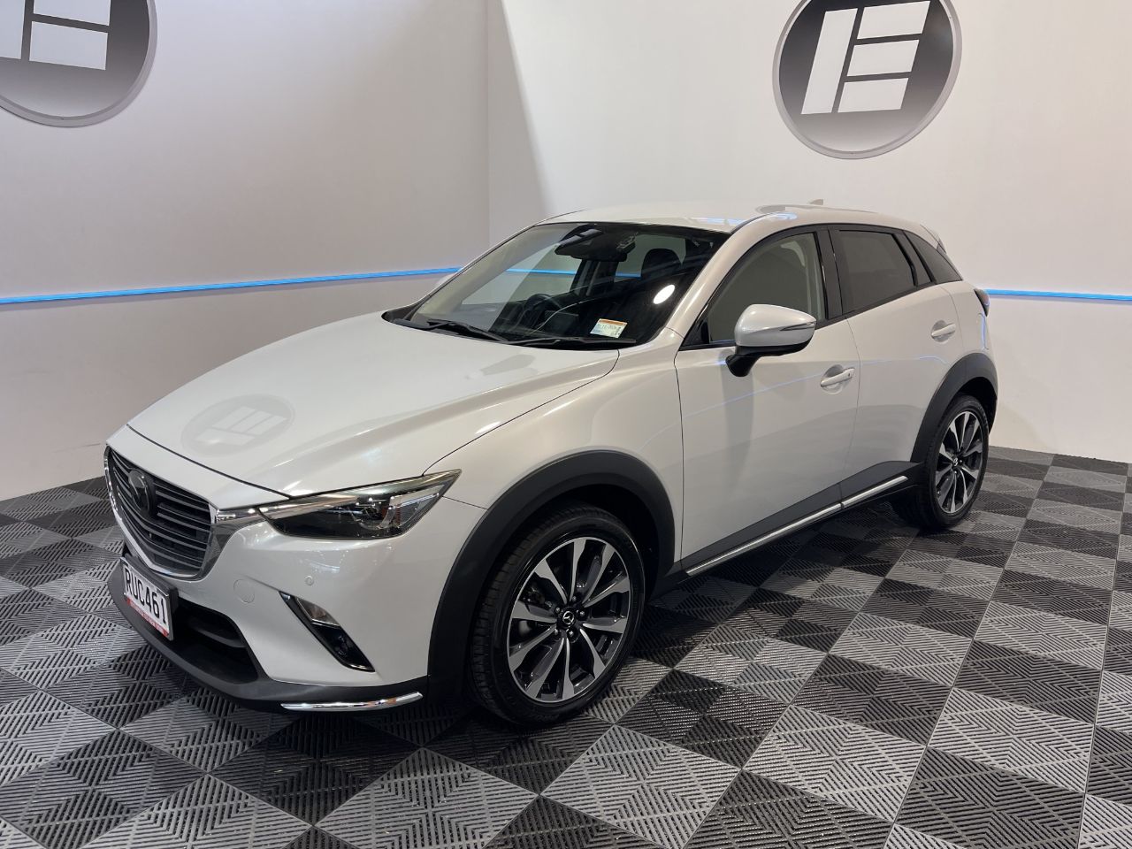 Vehicle image 3