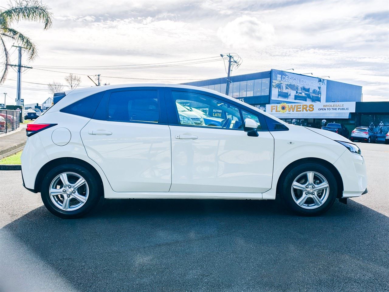 Vehicle image 5