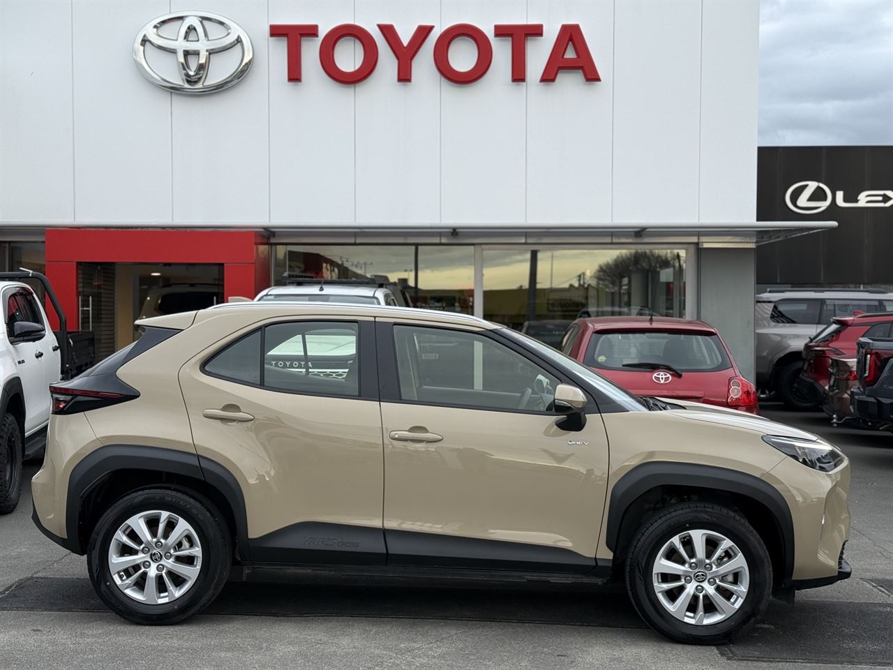 Vehicle image 4