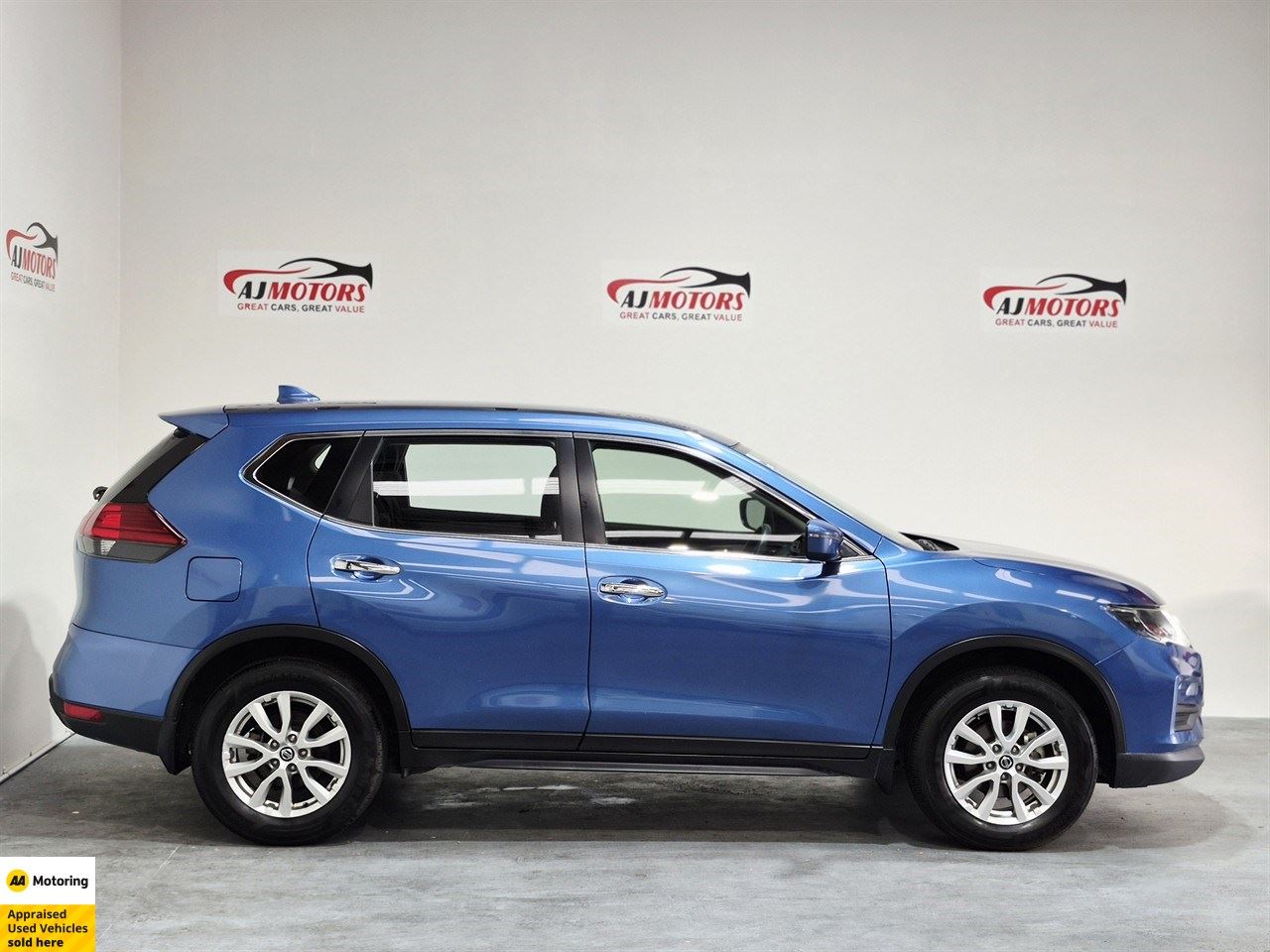 Vehicle image 3