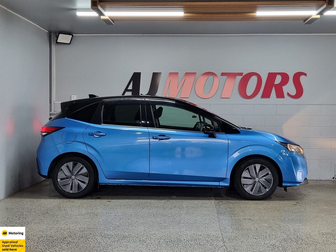 Vehicle image 5