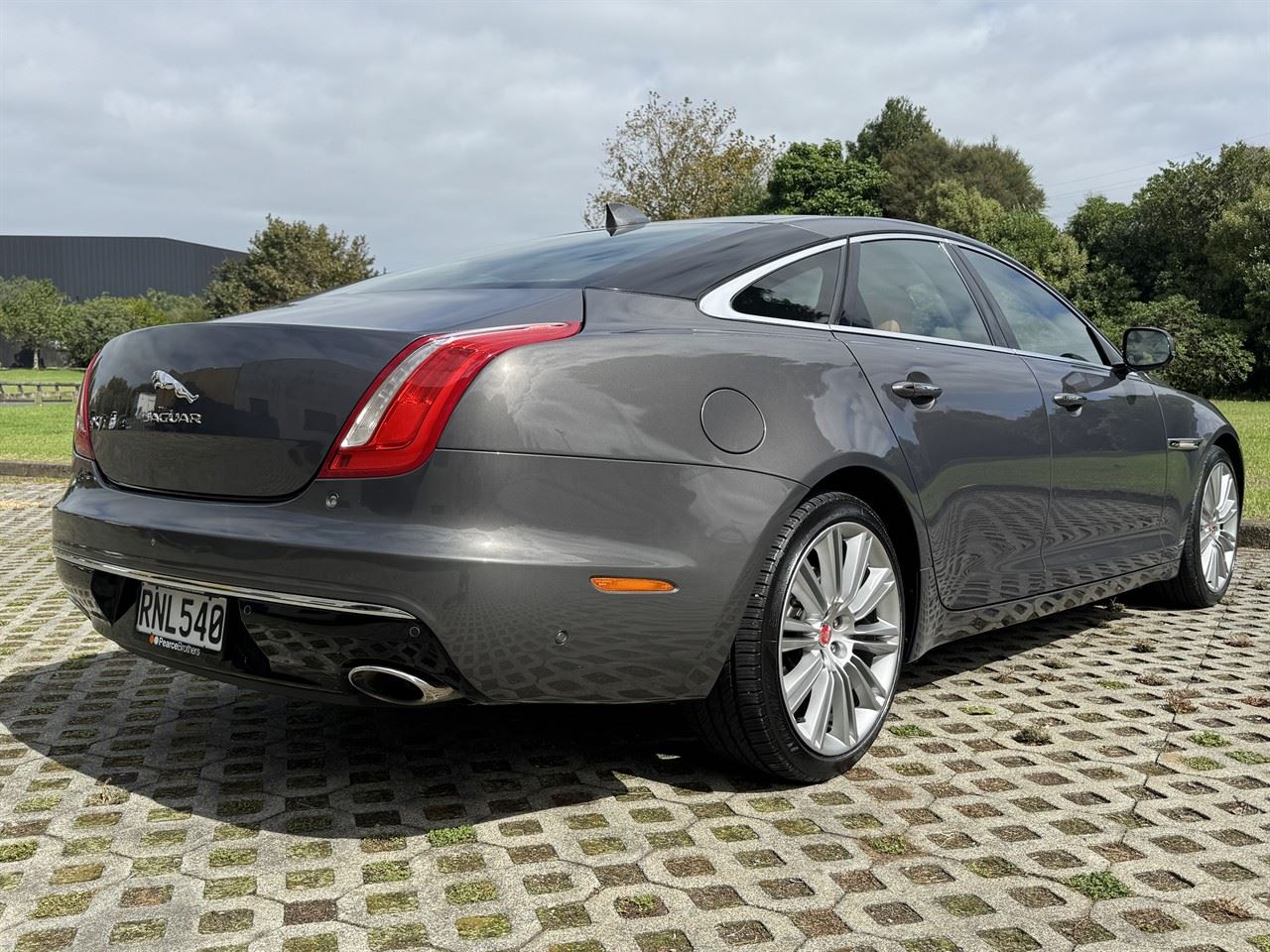 Vehicle image 5