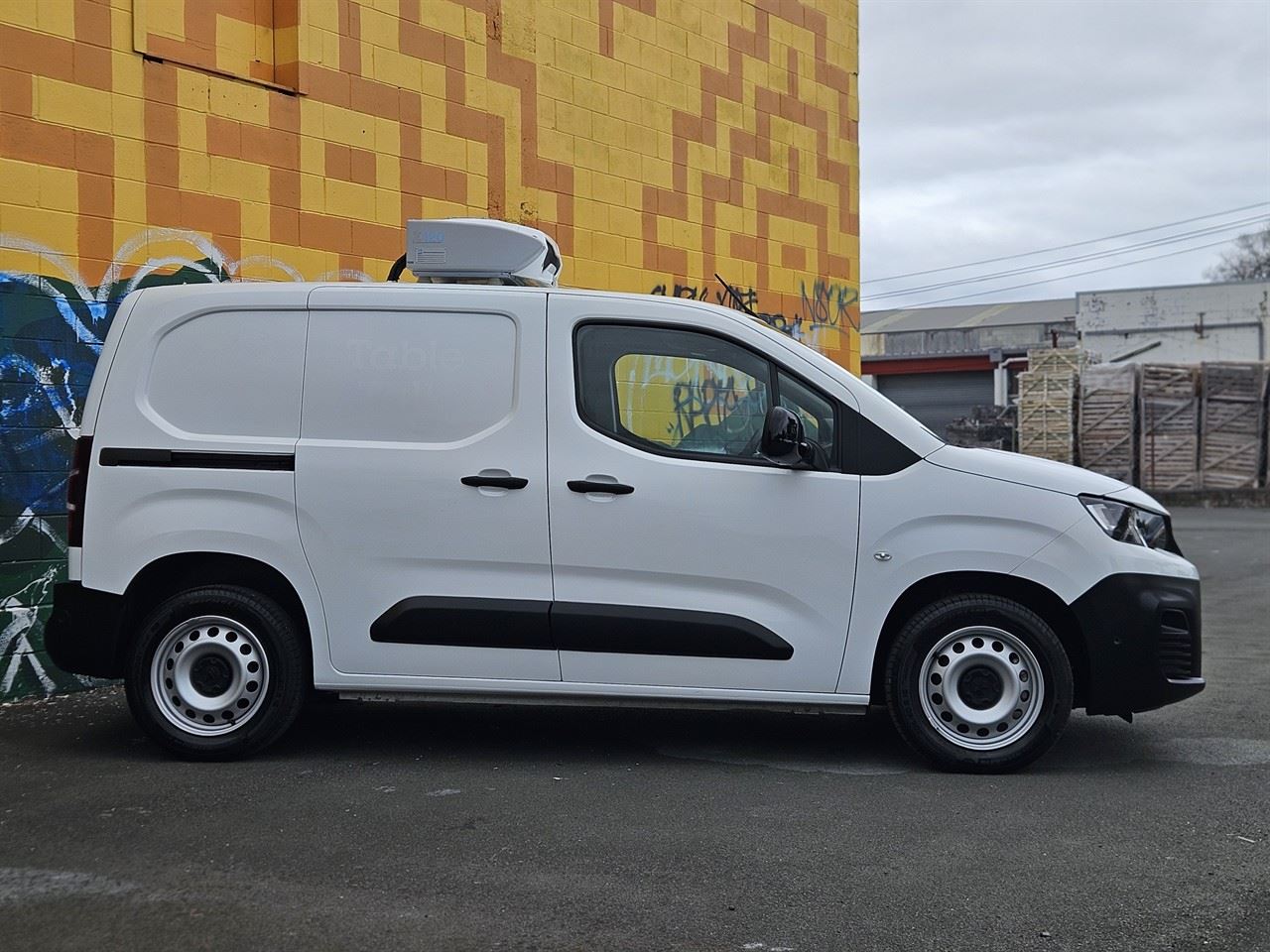 Vehicle image 4