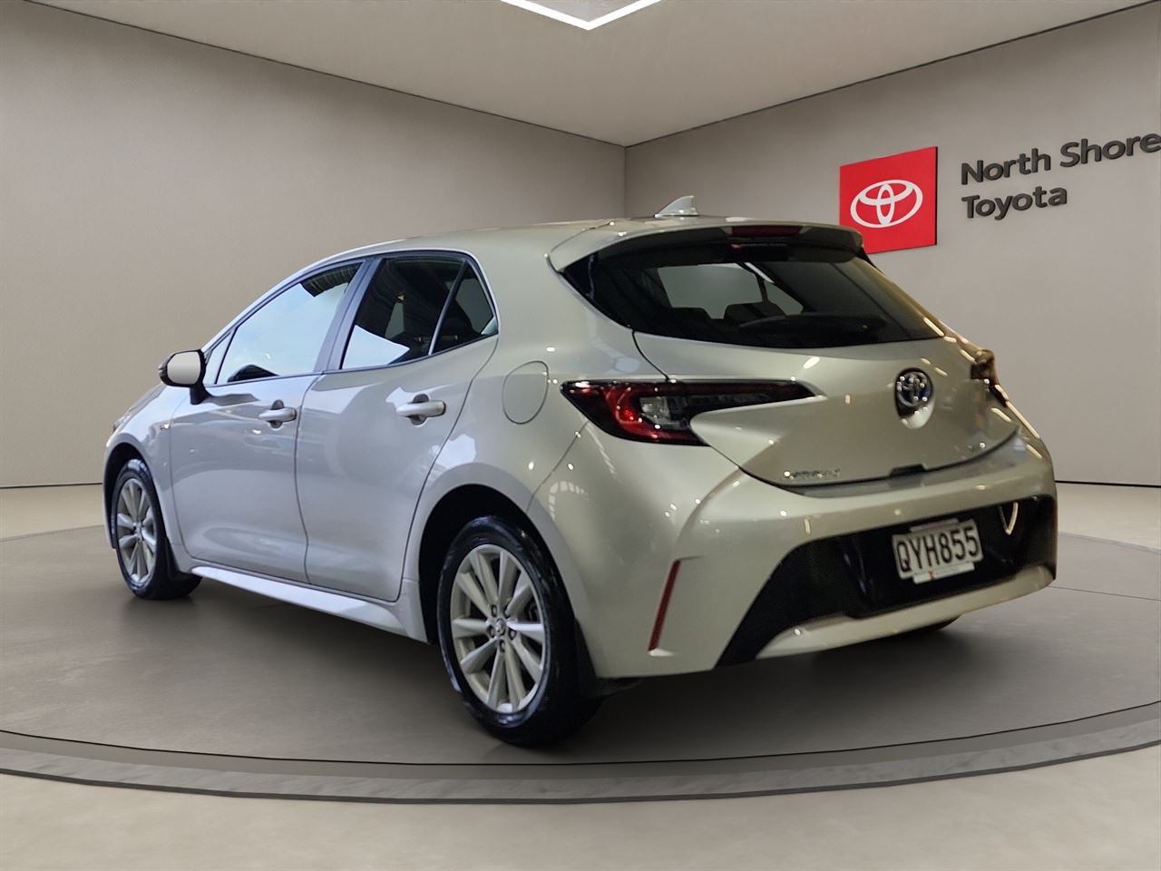 Vehicle image 5