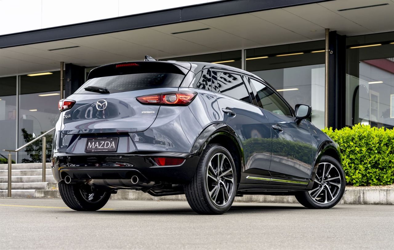 Vehicle image 4