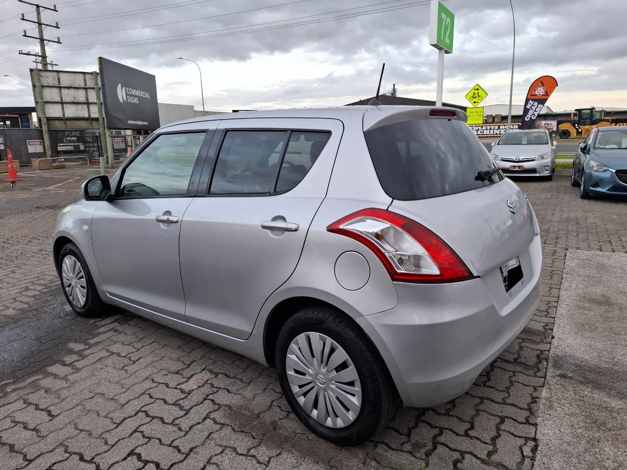 Vehicle image 5