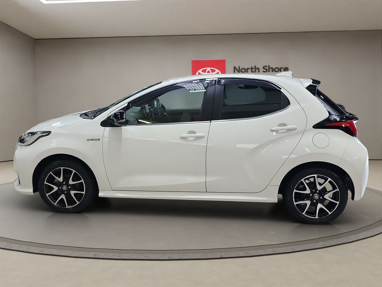 Vehicle image 4