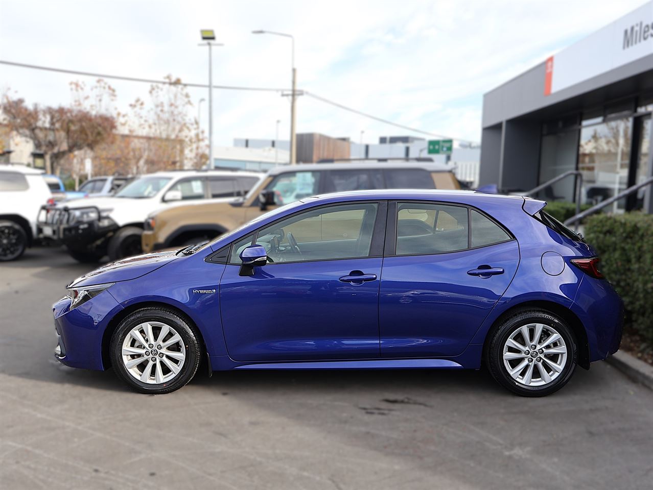 Vehicle image 4