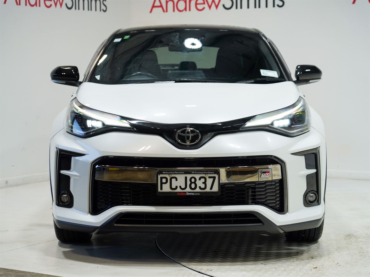 Vehicle image 3