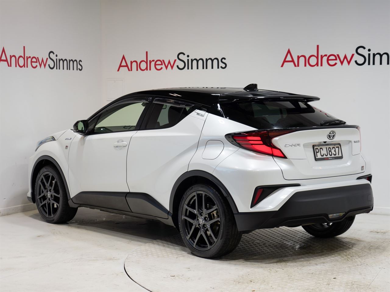 Vehicle image 4