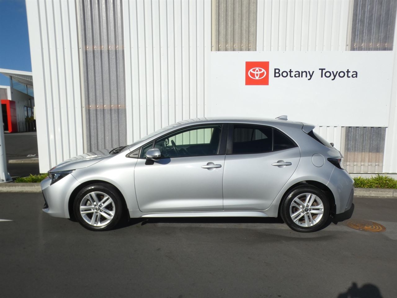 Vehicle image 5