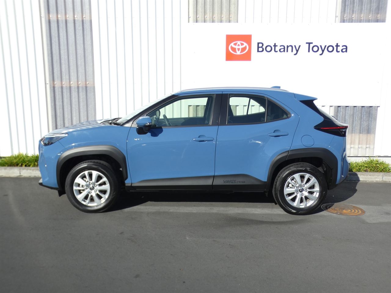 Vehicle image 5