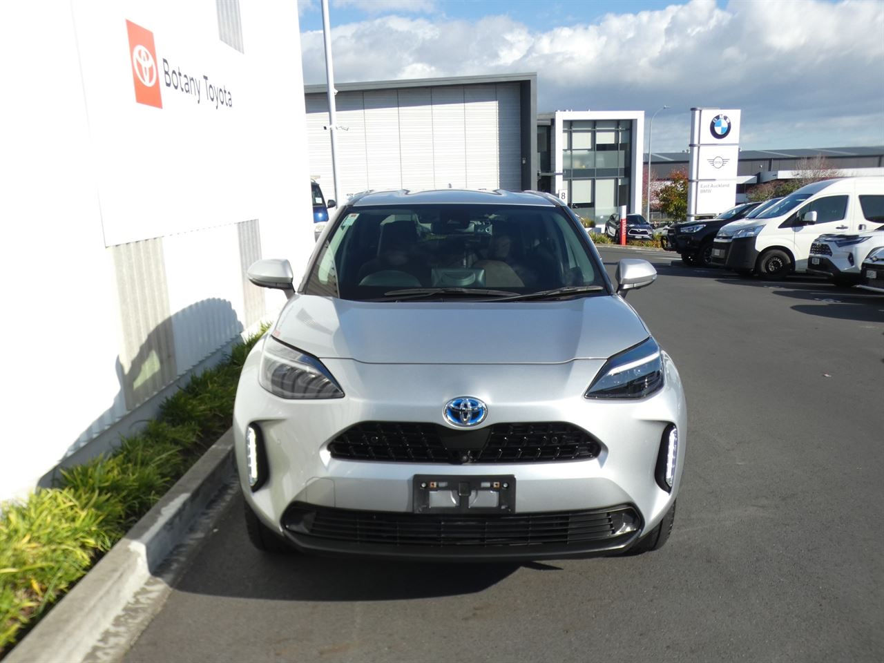 Vehicle image 3
