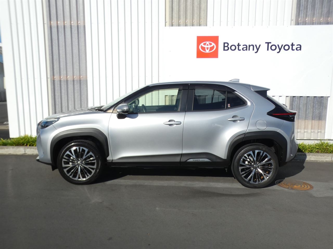 Vehicle image 5