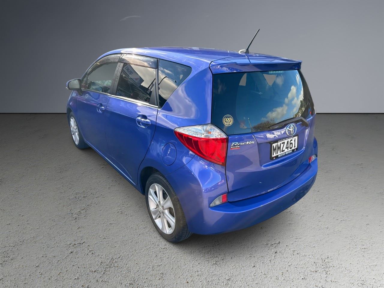 Vehicle image 4