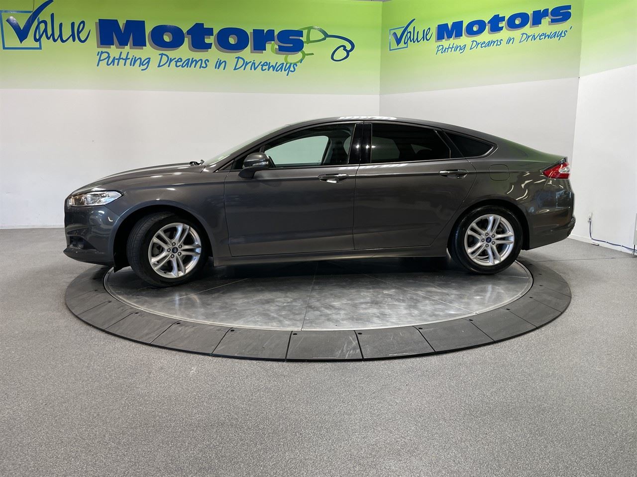 Vehicle image 4