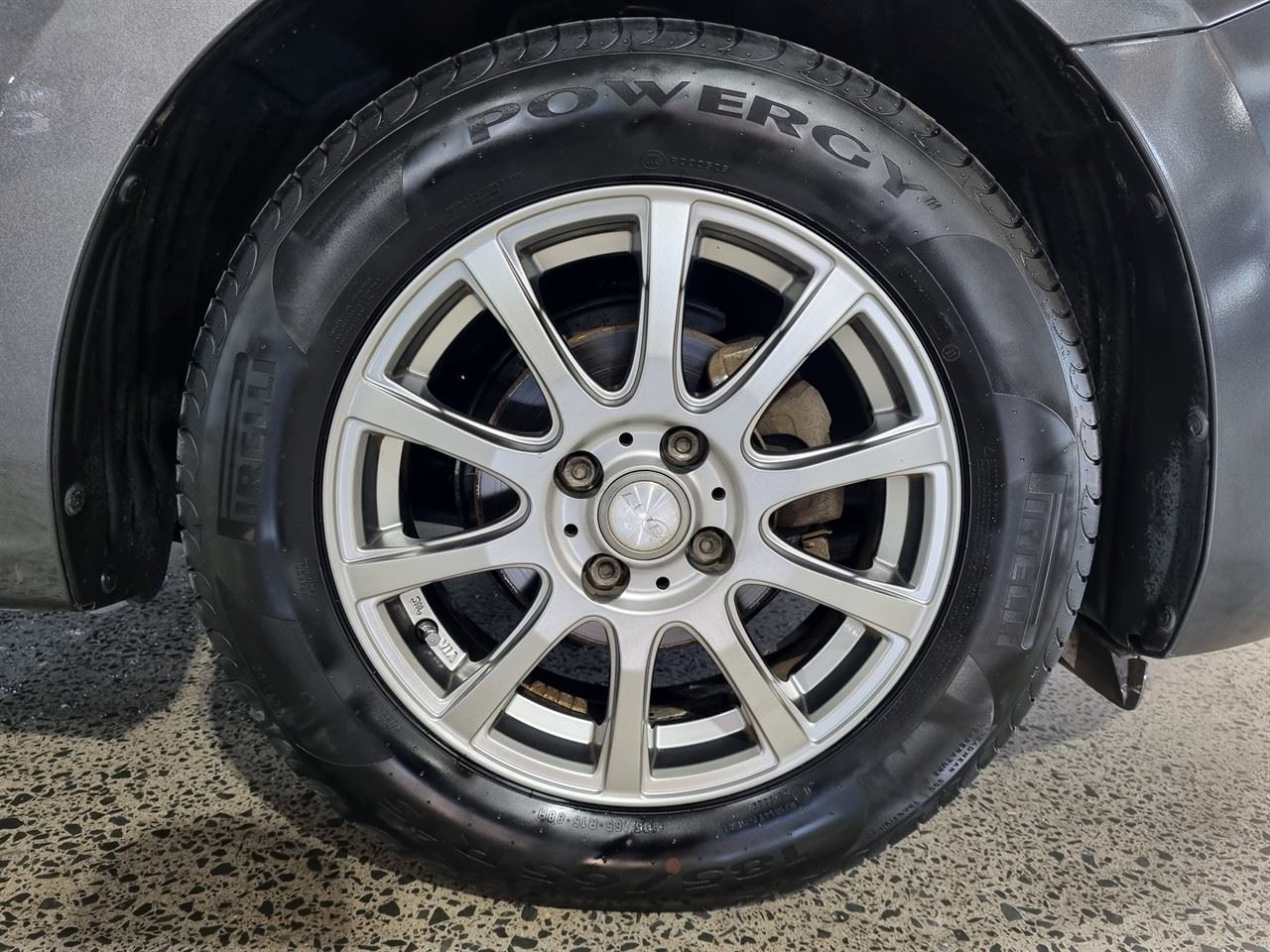 Vehicle image 3