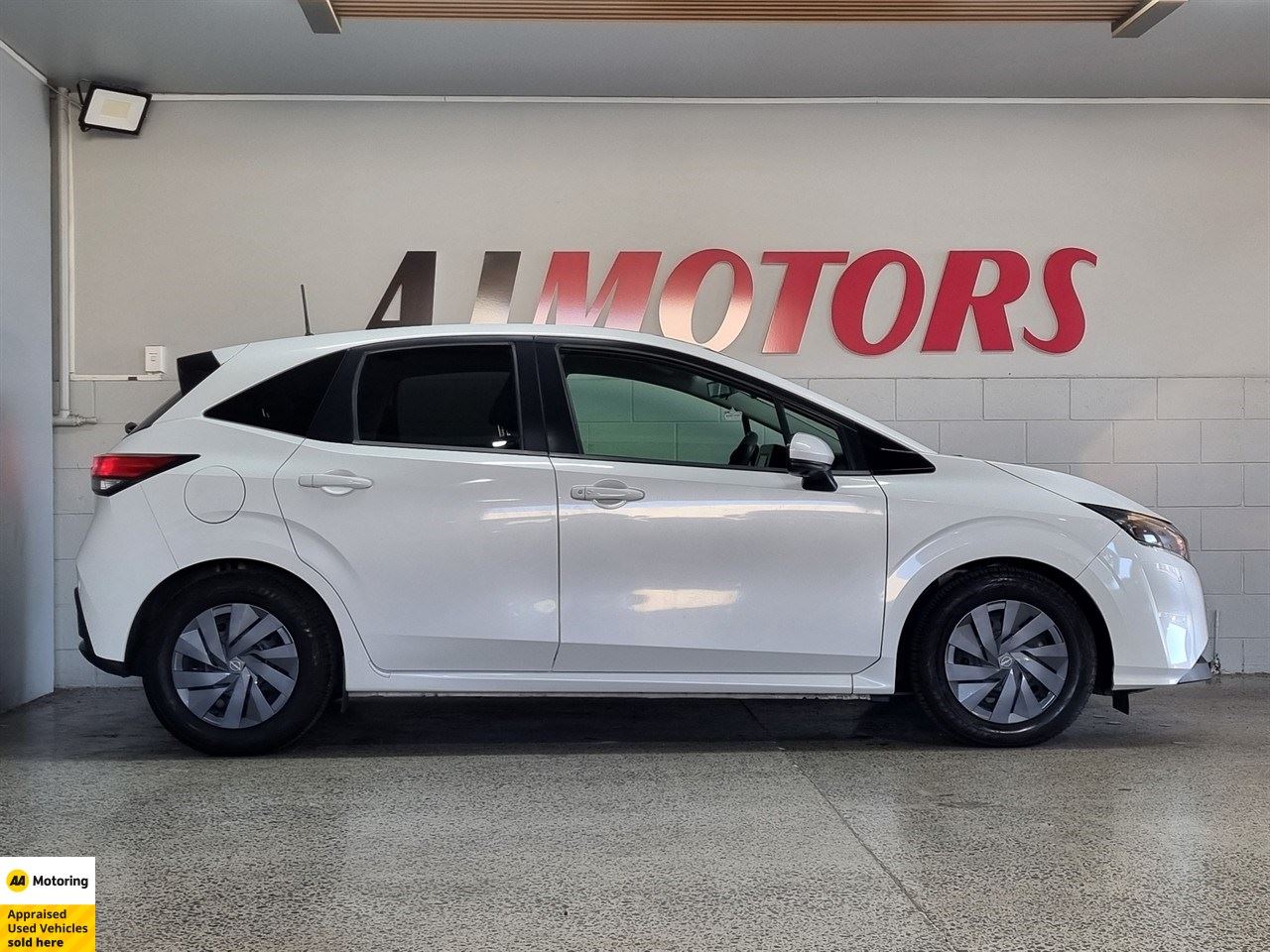 Vehicle image 5