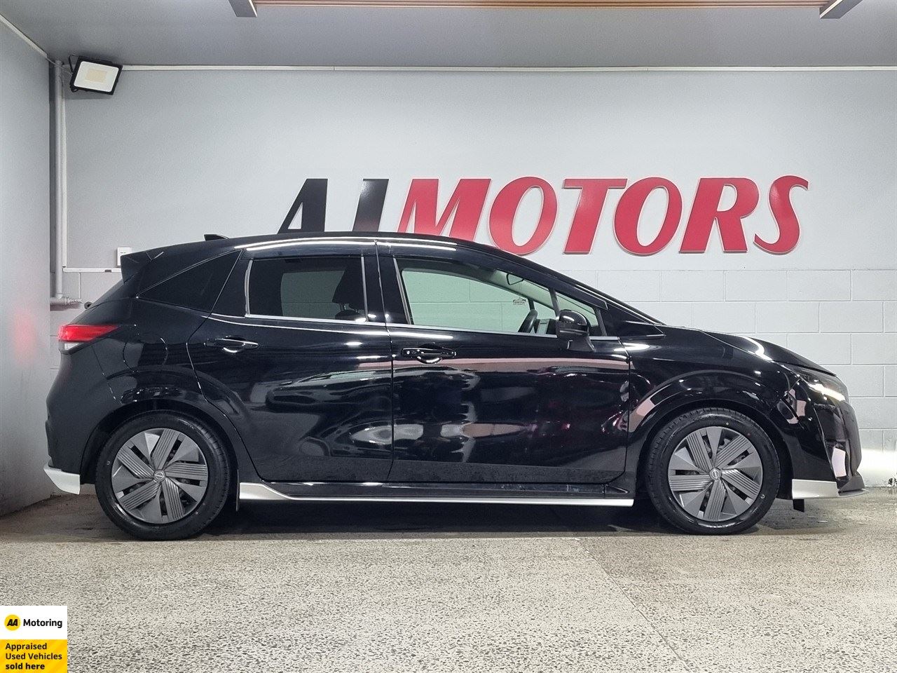 Vehicle image 5